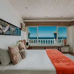 Tropical Escape Next To Leblon
