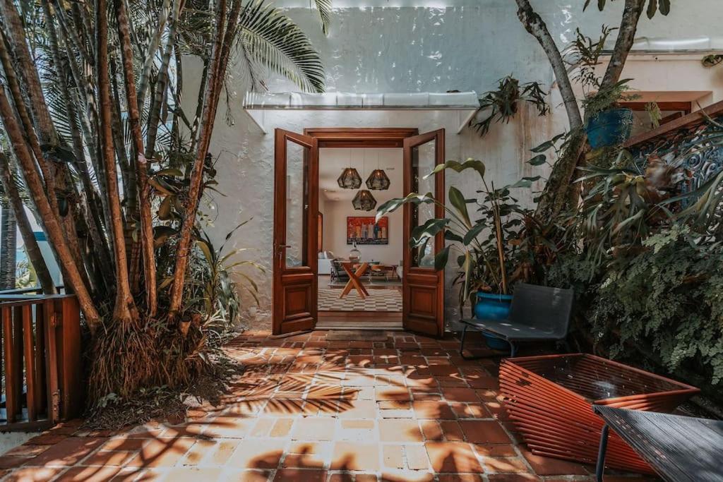Tropical Escape Next To Leblon Villa *
